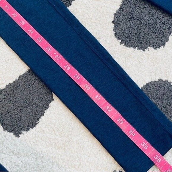 Outdoor Voices $85 Womens XS Blue Black 3/4 Two Tone Warmup Legging Active Pants - Picture 12 of 12